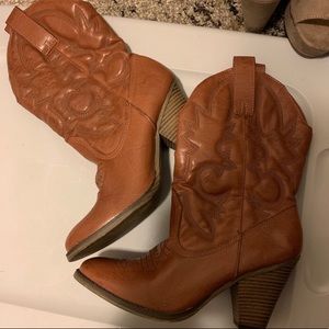 SOLD‼️Mia cowgirl boots 🍁